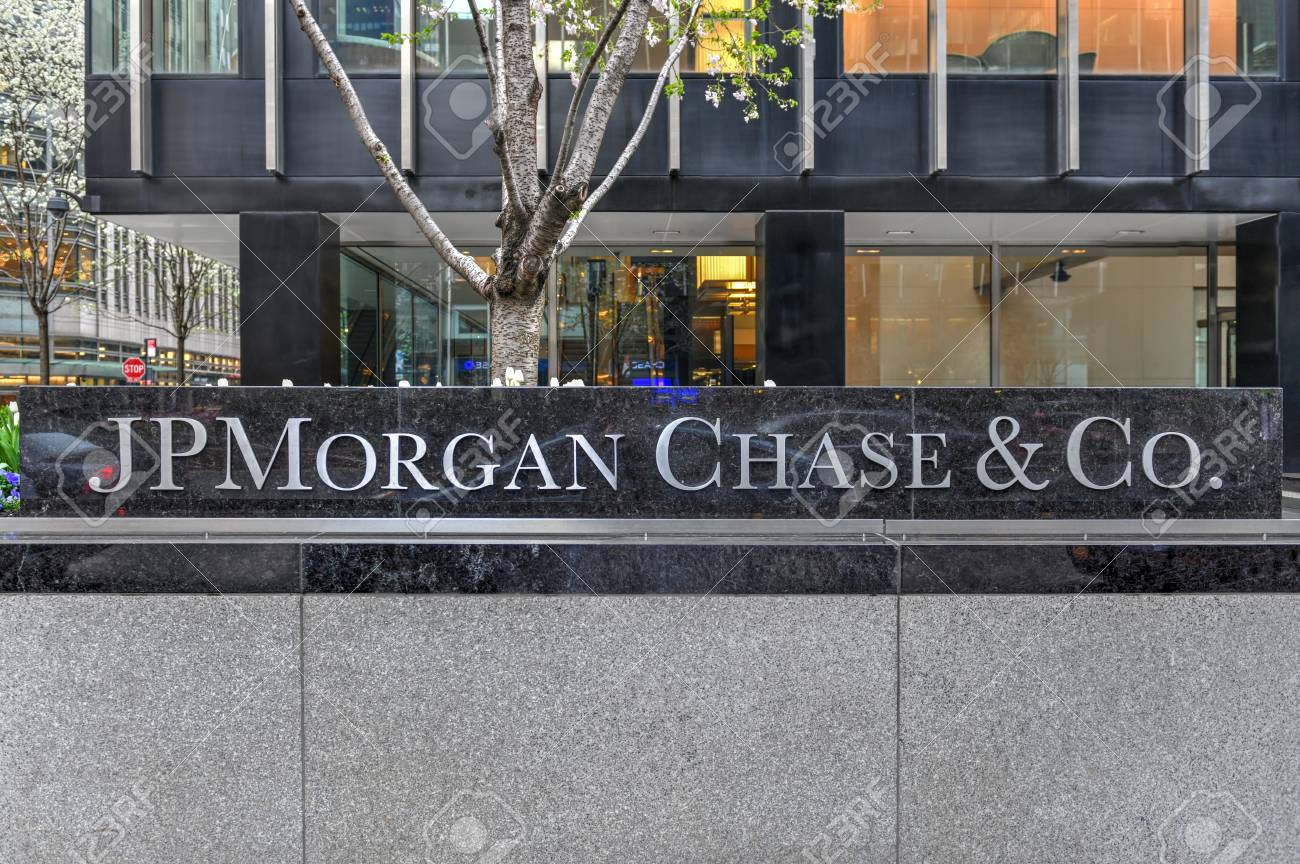 Rising earnings back a 2.8% yield from J.P. Morgan Chase & Co.